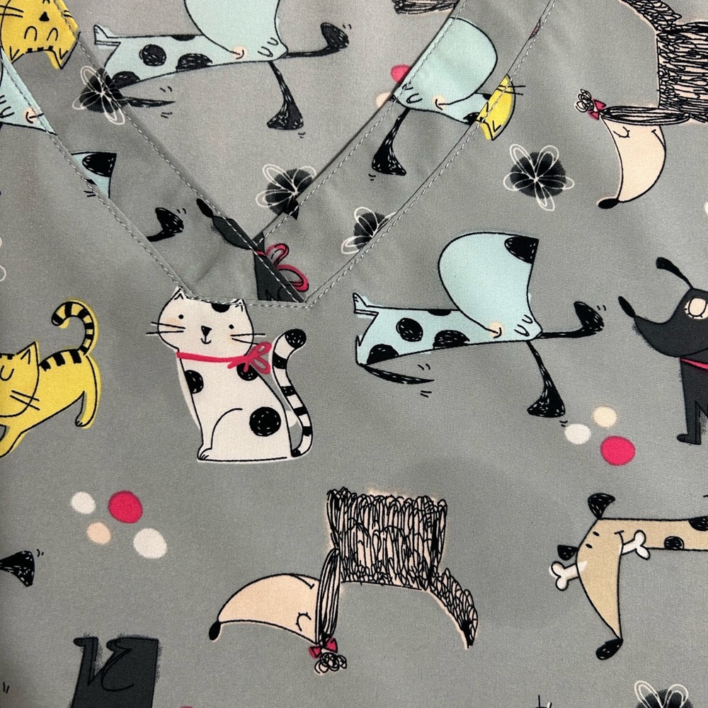 Barely worn 3XL Medical Scrub Top is Gray with Multicolored Kittens
